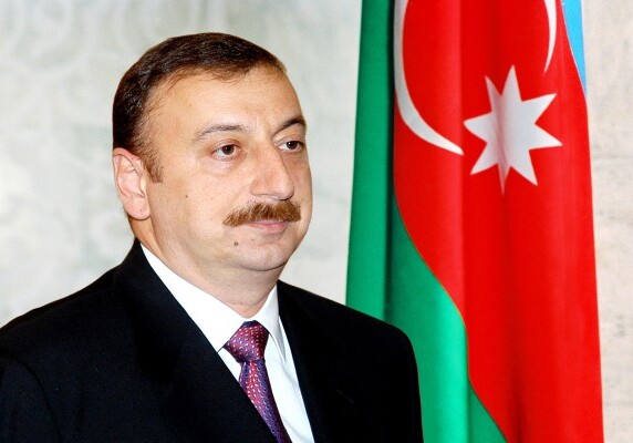 Президент Ильхам Алиев поздравил соотечественников с Гурбан байрамы
