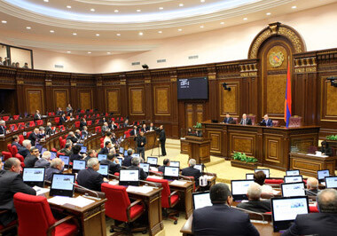 Парламент Армении проголосовал за конституционные реформы