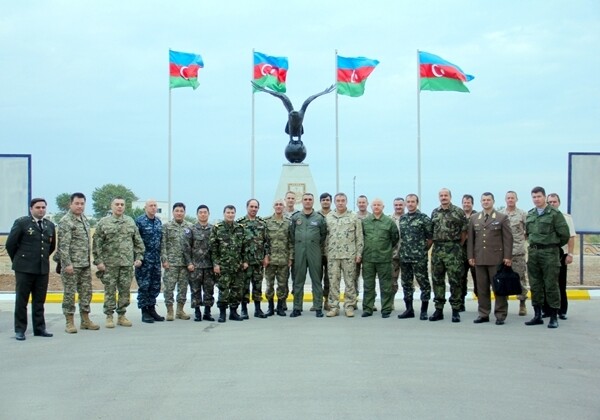 Военные атташе 15 стран ознакомились с авиабазой ВВС Азербайджана