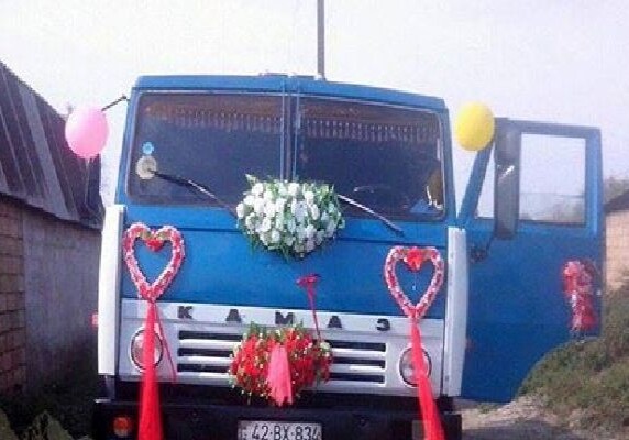 В Лянкяране невесту привезли на «КАМАЗе» (Фото)