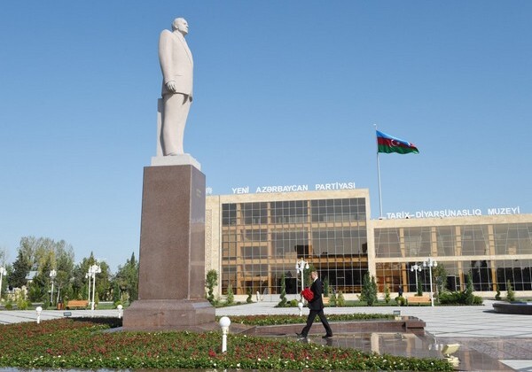 Президент Азербайджана совершает визит в Уджарский и Гейчайский районы (Добавлено)