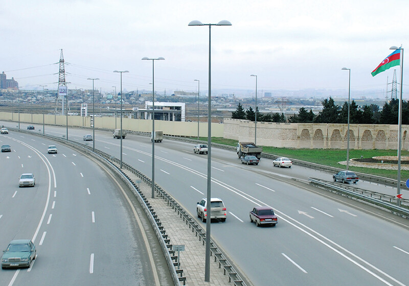 Началась прокладка специальных дорожных полос для автобусов – в Баку