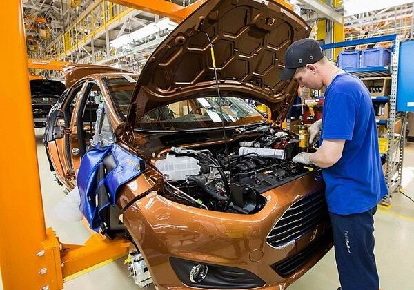 Ford начала выпуск автомобилей с российскими двигателями