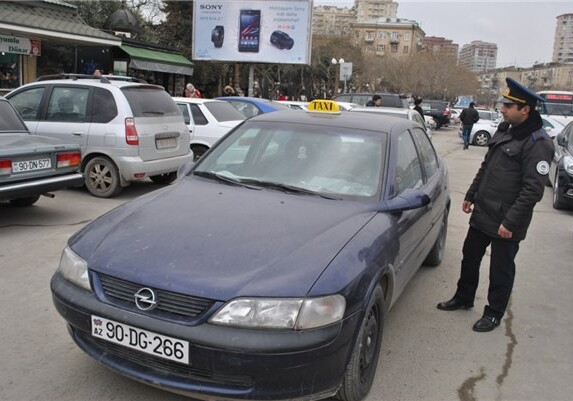 Таксистами смогут работать лица не моложе 21 года - в Азербайджане