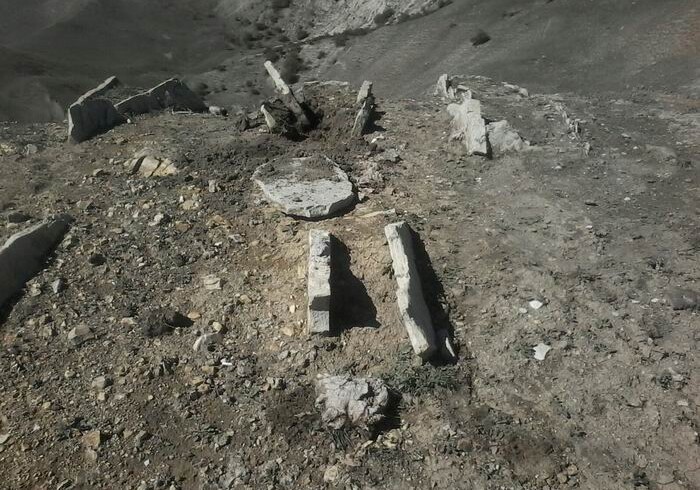 В Большом Кавказском хребте обнаружены плиточные могилы (Фото) 