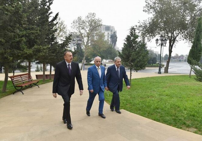 Президент Азербайджана открыл ряд новых дорог и парков в Баку (Фото)