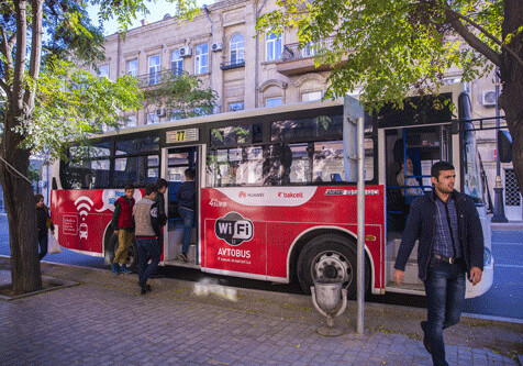 Пассажиры одного из бакинских автобусов смогут подключаться к Wi-Fi (Фото)