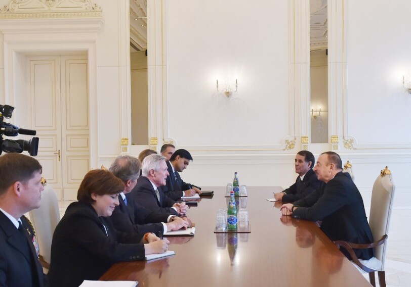 Ильхам Алиев принял делегацию во главе с секретарем ВМС США (Фото)