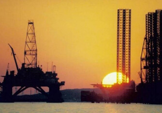 Приостановлена добыча нефти с платформы «Чираг»