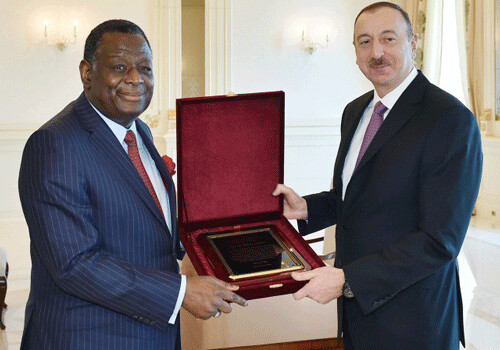 Президент Азербайджана удостоен награды Фонда ООН в области народонаселения (Фото)