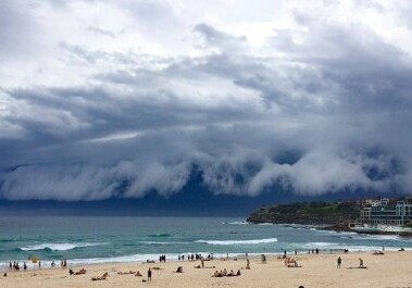 Гигантское облачное цунами над Сиднеем (Фото)