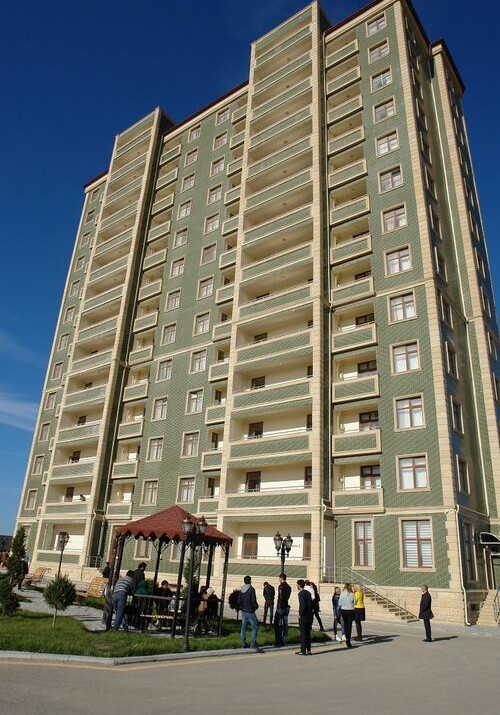В бакинском поселке сдано жилое здание для выпускников детдомов (Фото)