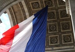 Cенат Франции поддержал продление режима ЧП на 3 месяца