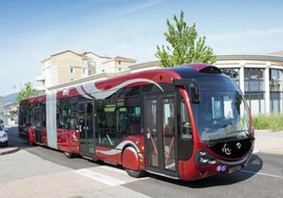 ​В Баку завезен 18-метровый автобус