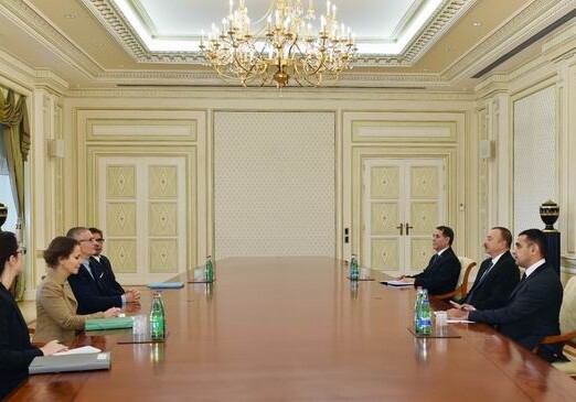 Ильхам Алиев принял делегацию во главе с членом правительства Франции 