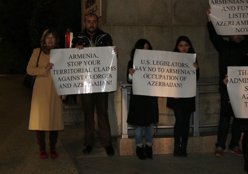 «Армения, вон из Карабаха!»: Сеть азербайджанцев США провела в Вашингтоне акцию протеста (Фото)