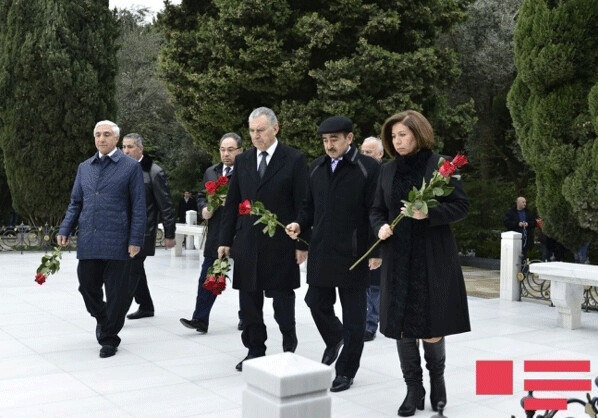 Руководство партии «Ени Азербайджан» посетило могилу Гейдара Алиева (Фото)