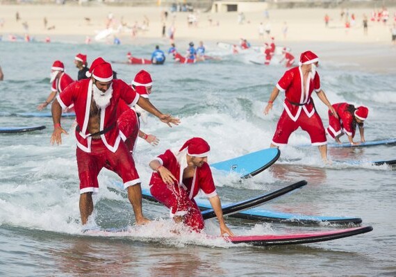 В Австралии сотни Санта-Клаусов установили мировой рекорд