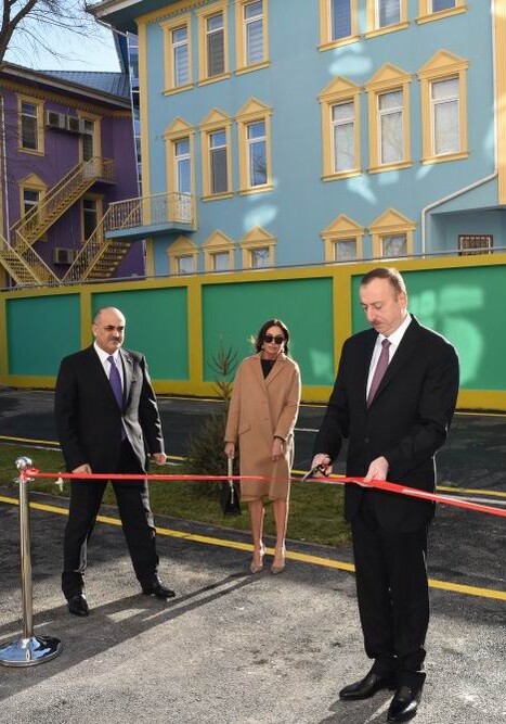   Ильхам Алиев принял участие в открытии нового жилого дома для инвалидов по зрению (Фото)
