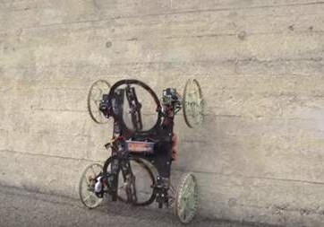 В Швейцарии создали робота, который умеет ездить по стенам (Видео)