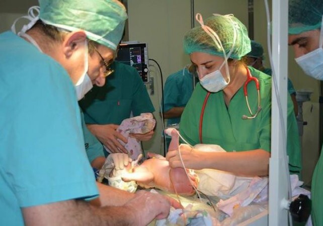 В Баку прооперировали новорожденного