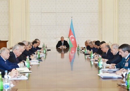 Президент Азербайджана провел заседание Кабмина, посвященное итогам 2015 года (Обновлено)