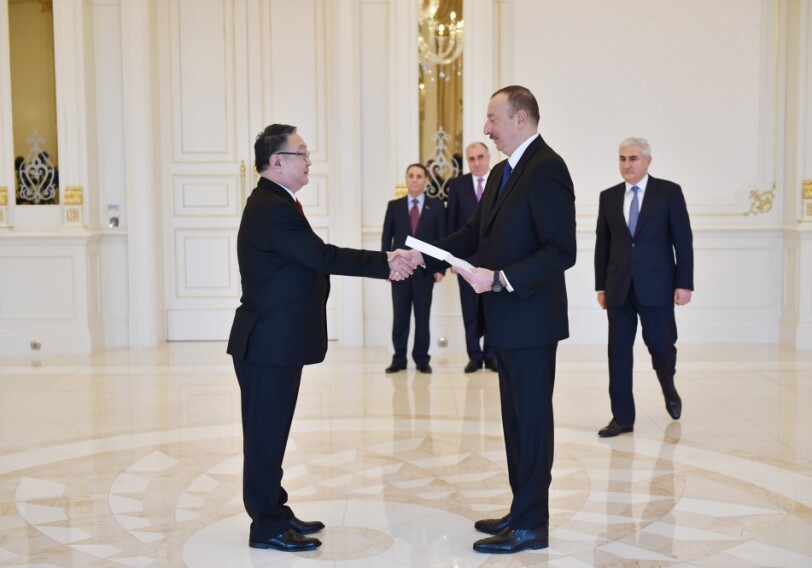 Президент Азербайджана принял верительные грамоты посла Монголии