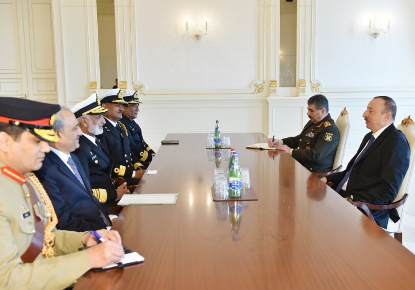 Президент Азербайджана принял командующего ВМС Пакистана