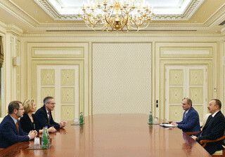 Президент Азербайджана принял руководителей статистических структур ФРГ и Болгарии