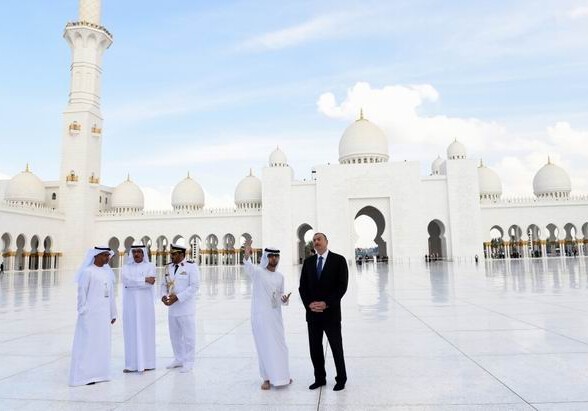 Ильхам Алиев посетил комплекс мечети шейха Зайда (Фото)