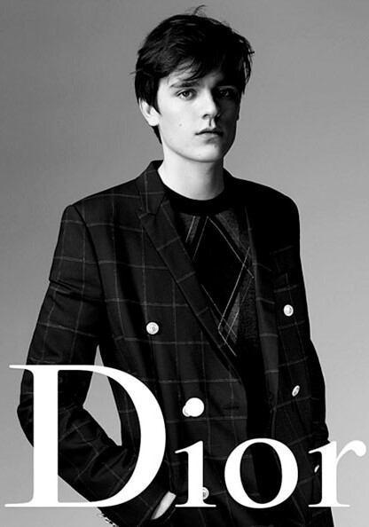 Вслед за отцом: младший сын Алена Делона стал лицом Dior