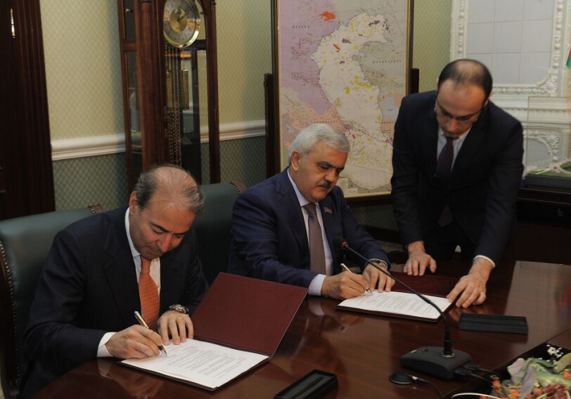 SOCAR подписал контракт на строительство Полиэтиленового завода