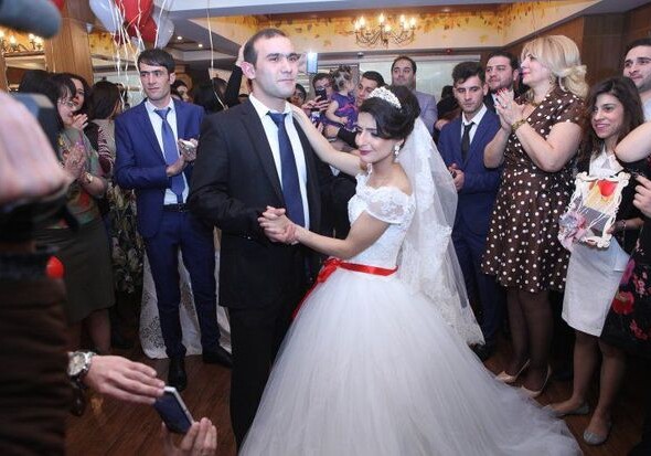 Министерство труда организовало свадьбу для сирот (Фото)