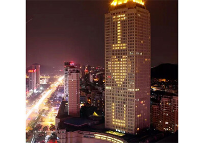 Китайский пенсионер изобразил на небоскребе 218-метровое признание в любви