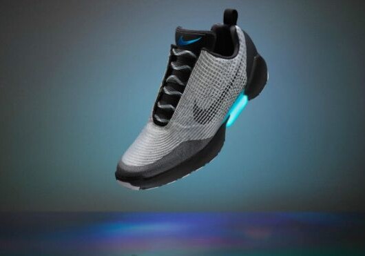 Nike представила самошнурующиеся кроссовки (Видео)