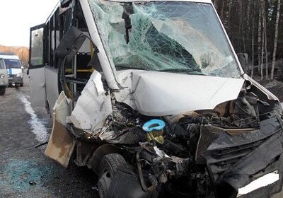 В Баку в ДТП попал микроавтобус, перевозивший школьников (Обновлено)