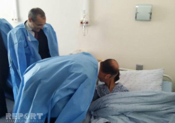 Микаил Джаббаров навестил школьника, раненого армянами в Барде (Фото)