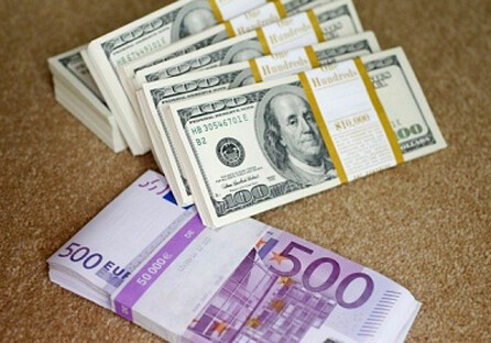 Банки Азербайджана приостановили выдачу потребительских кредитов в иностранной валюте