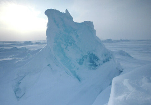 Из-за активности человека Северный полюс смещается на восток – Ученые