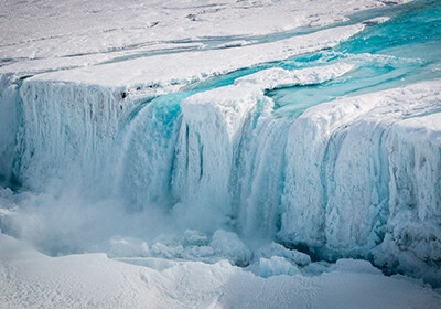 От Антарктиды откололись две ледяные глыбы площадью 25 километров