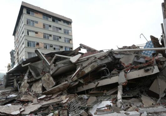 Жертвами мощного землетрясения в Эквадоре стали 233 человека
