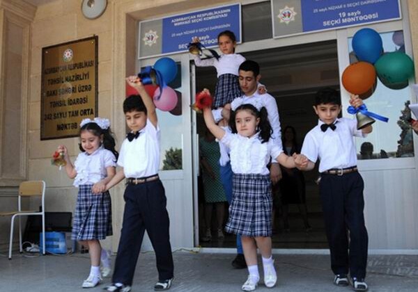 Учебный год в школах Азербайджана заканчивается 14 июня - Официально 