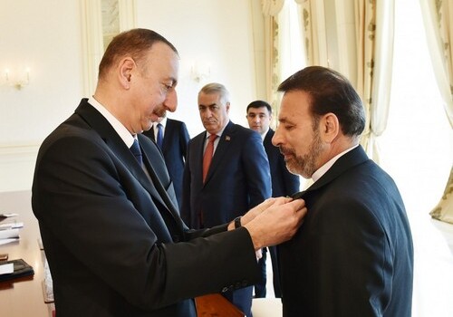Президент Ильхам Алиев вручил орден министру связи Ирана (Фото)