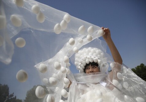 В Китае создали свадебное платье из тысячи яиц (Фото)