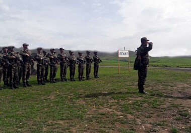 Министр обороны проверил устойчивость линии обороны (Фото)