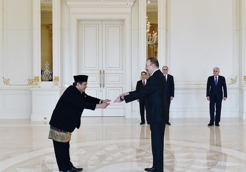 Президент Азербайджана принял верительные грамоты посла Индонезии