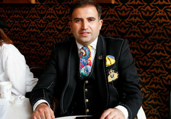 Азери Гюнель открыла ресторан с новым возлюбленным (Видео)