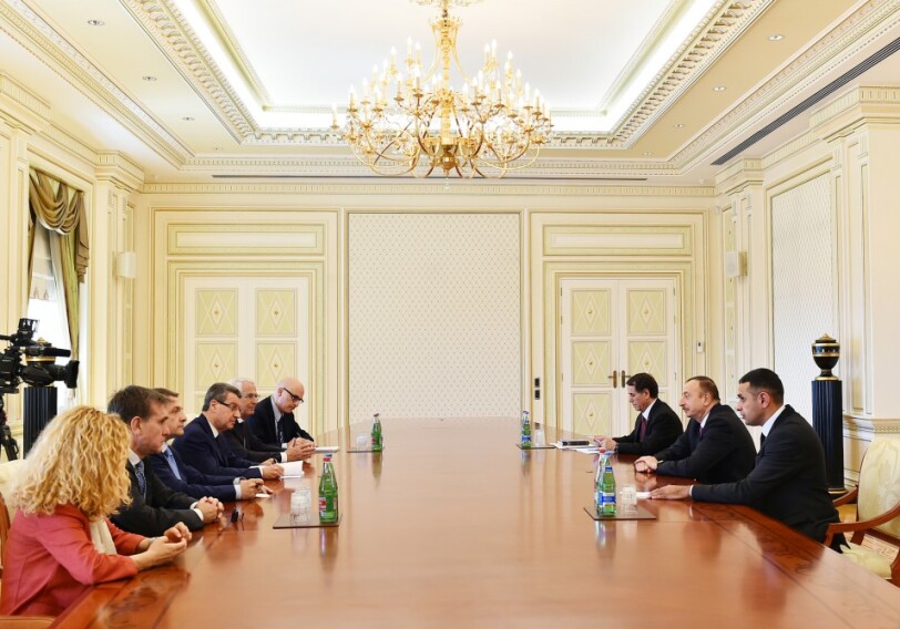 Президент Азербайджана принял итальянского сенатора 