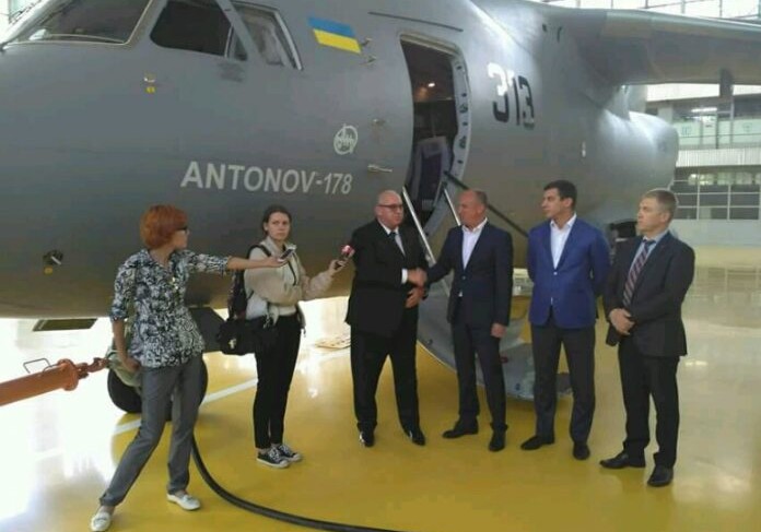 Азербайджан купит у Украины 10 самолетов Ан-178