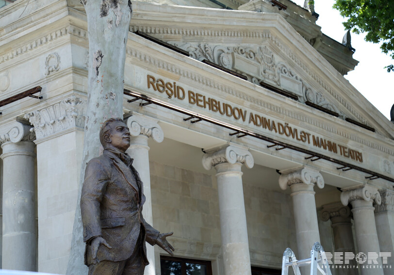 В Баку воздвигнут памятник Рашиду Бейбутову (Фото)